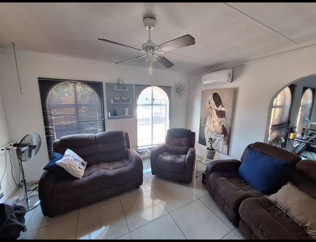 3 BEDROOM HOUSE FOR SALE IN VANDERBIJLPARK SE 3